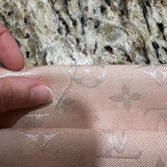 Louis Vuitton Pink Monogram Shawl - Picture 6 of 13
